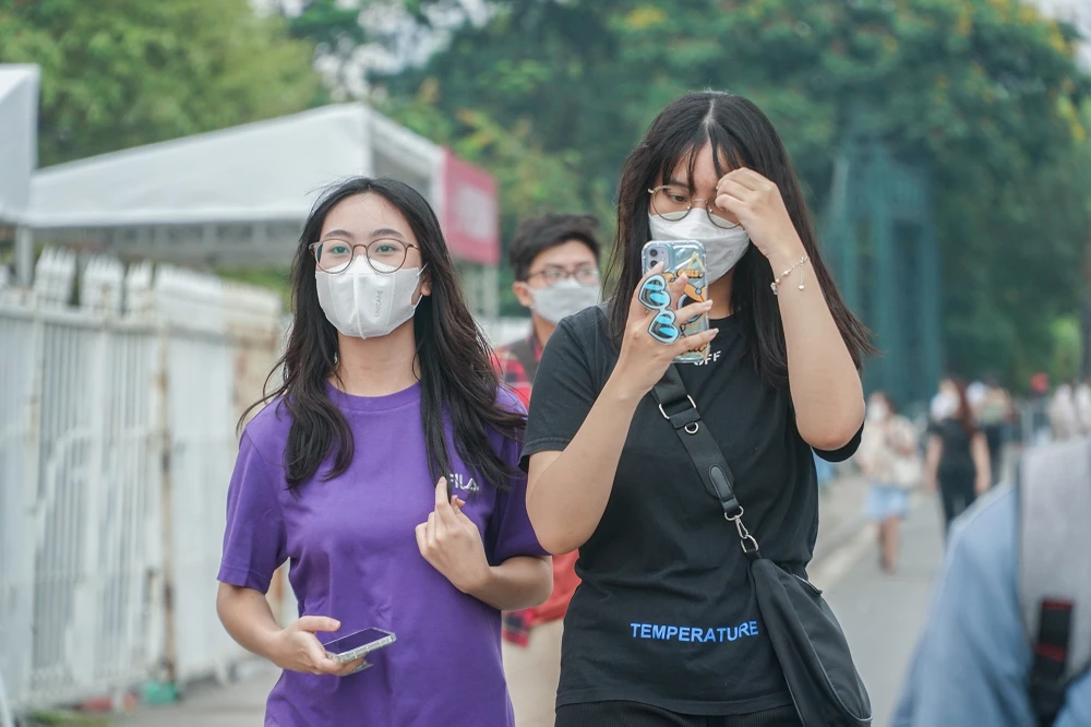 Nhiều bạn trẻ cho biết, đã biết đến nhóm nhạc BlackPink từ lâu, khi nghe nhóm qua Việt Nam biểu diễn rất háo hức, mà sẵn sàng chi cả tiền triệu để tham dự.