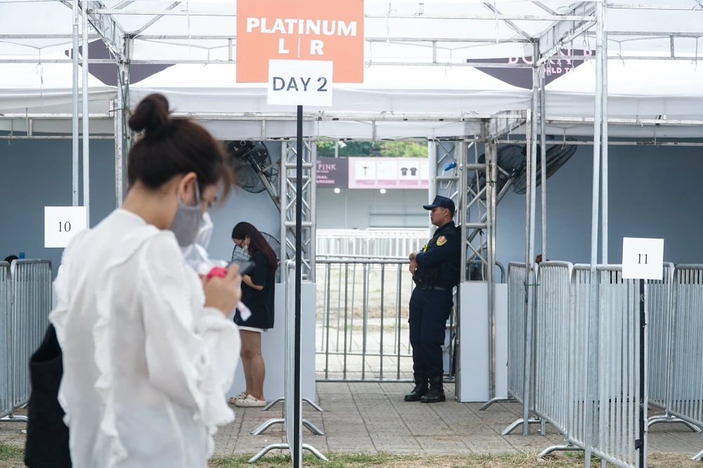 Được biết, Blackpink ra mắt năm 2016, gồm bốn thành viên Jennie, Lisa, Jisoo, Rose. Sau bảy năm hoạt động, dù mới phát hành hai album, nhóm nữ khuấy đảo làng nhạc với nhiều bản hit như Ddu-Du Ddu-Du, Kill This Love, Pink Venom.