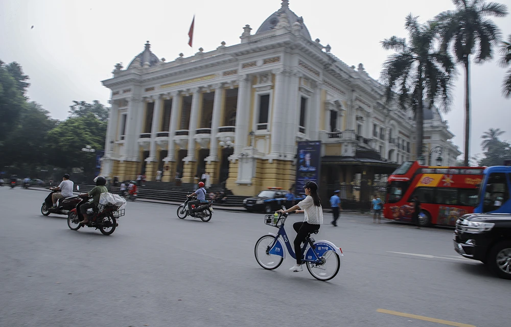 Người dân muốn thuê xe đạp chỉ cần tải ứng dụng quét mã QR Code trên điện thoại là có thể sử dụng dịch vụ được ngay.