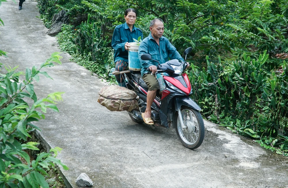 Người dân xuống núi sau mỗi lần thu hoạch. Người dân xuống núi sau mỗi lần thu hoạch.