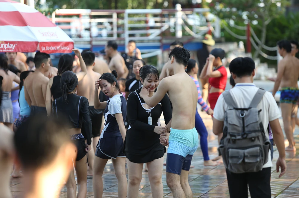 Đợt nghỉ này bao gồm hai ngày nghỉ lễ Quốc khánh, một ngày nghỉ hằng tuần và một ngày nghỉ bù ngày nghỉ hằng tuần theo quy định của Bộ luật Lao động.