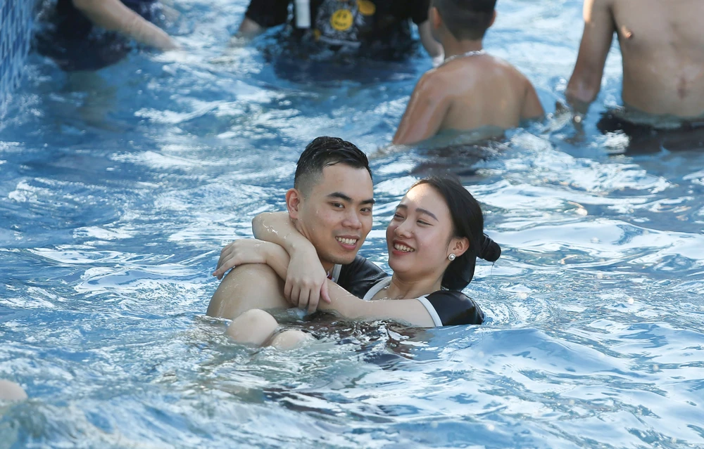 Đây là dịp để nhiều gia đình, các cặp đôi có thời gian sum họp, dành sự quan tâm cho nhau sau thời gian làm việc, học tập vất vả.