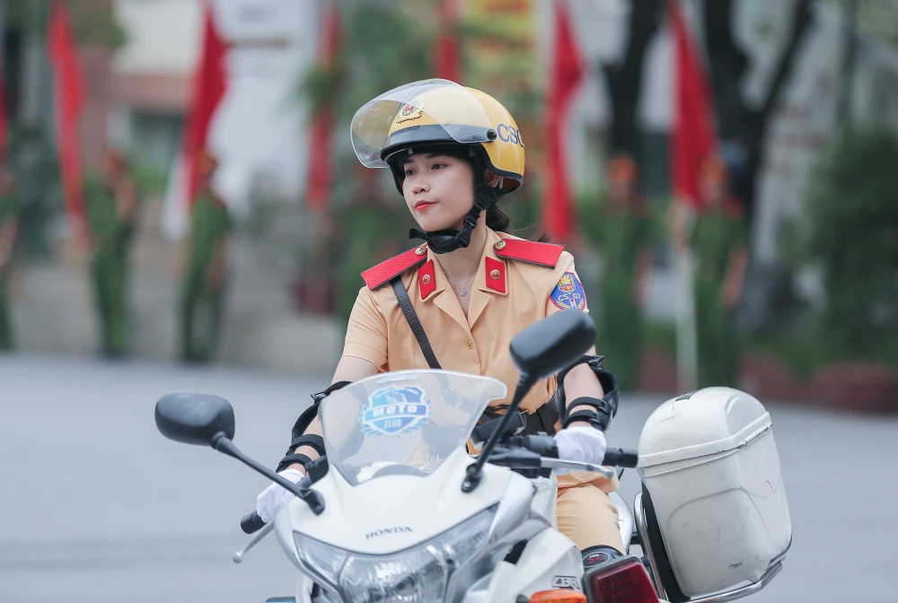 Những màn biểu diễn đi xe phân khối lớn của các học viên của Học viện CSND cũng là những phương án sẽ được áp dụng thực tế trong công việc khi phải dẫn đoàn hoặc trấn áp các phương tiện vi phạm...