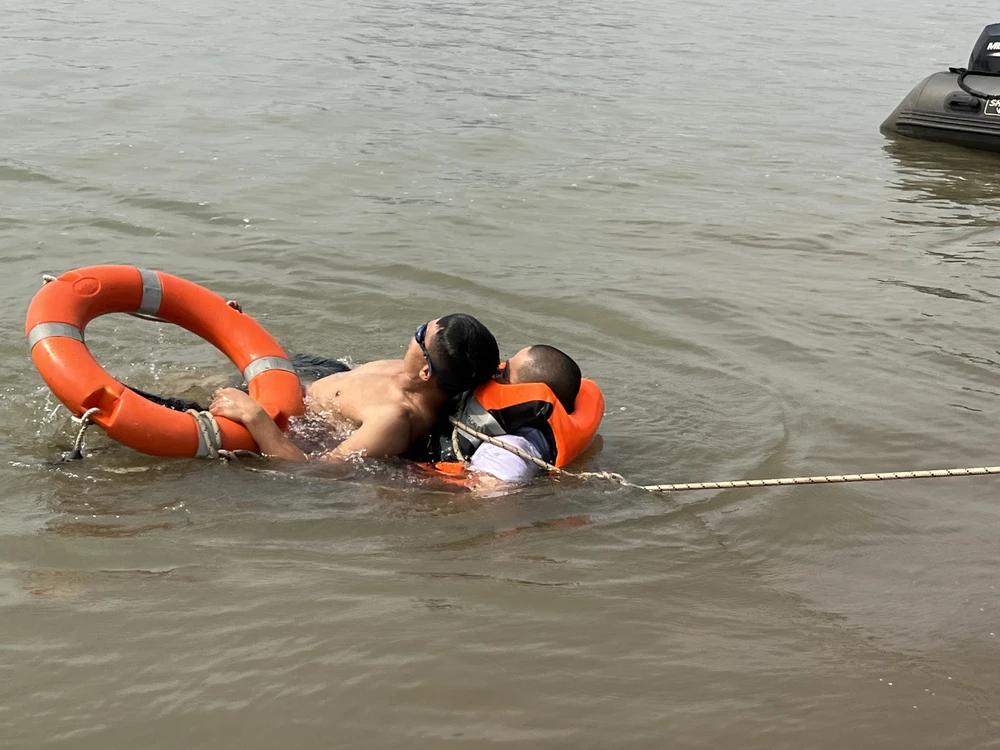 Tập huấn kỹ năng cứu hộ cho tình nguyện viên đội phản ứng nhanh giao thông