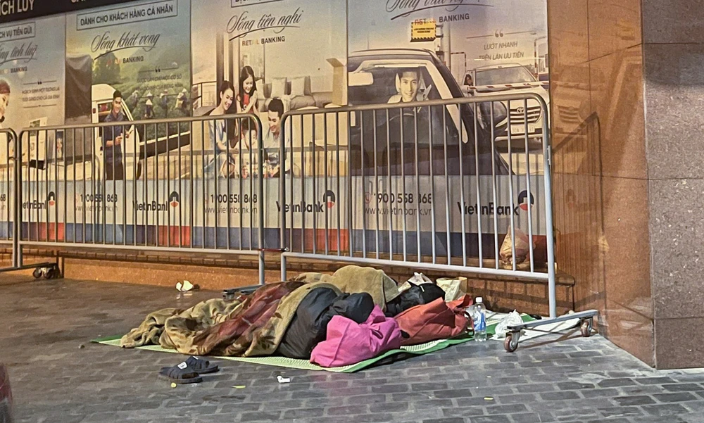 nguoi-lao-dong-trong-dem-dong (11).jpg