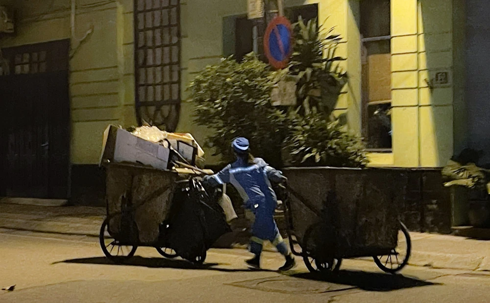 nguoi-lao-dong-trong-dem-dong (7).jpg