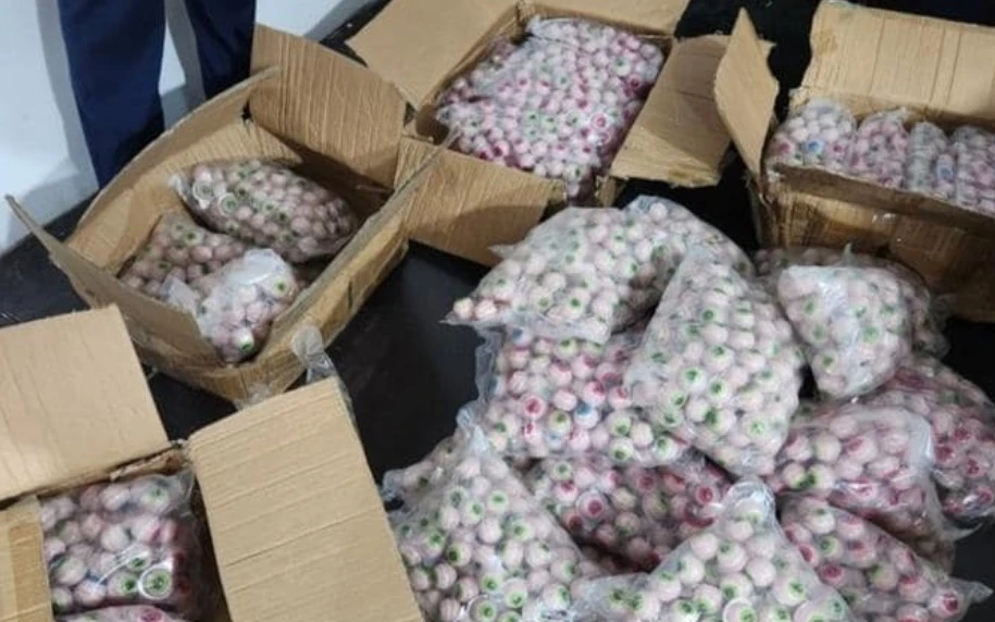 Hà Nội: Thu giữ số lượng lớn kẹo hình mắt người