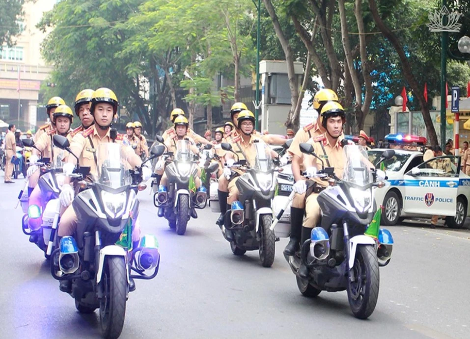 Thủ tướng yêu cầu xử lý nghiêm vi phạm giao thông, tăng giá vé trái quy định dịp Tết