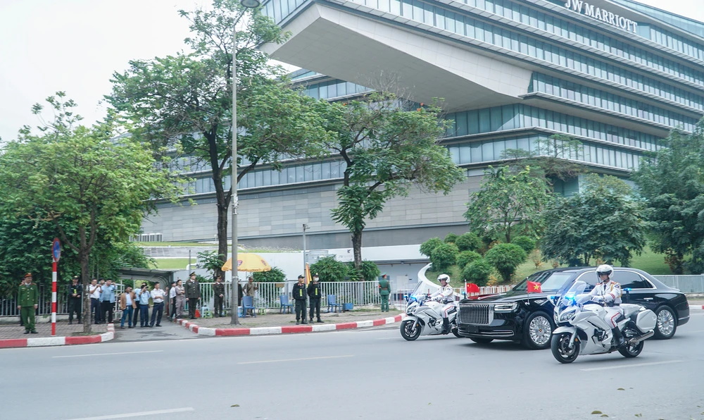 Đoàn xe dẫn đoàn đón Tổng Bí thư, Chủ tịch nước Trung Quốc Tập Cận Bình thăm Việt Nam-3