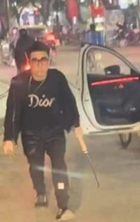 Khởi tố tài xế dùng dao chém nhiều nhát vào lốp xe buýt