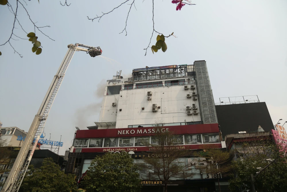 Hà Nội: Cháy lớn tại tòa nhà Trung tâm thương mại OCD