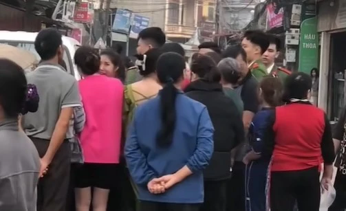 Mâu thuẫn chuyện đất đai, con trai cầm 1,2 tỉ đồng ‘gửi tạm’ vào ô tô người phụ nữ bán trứng