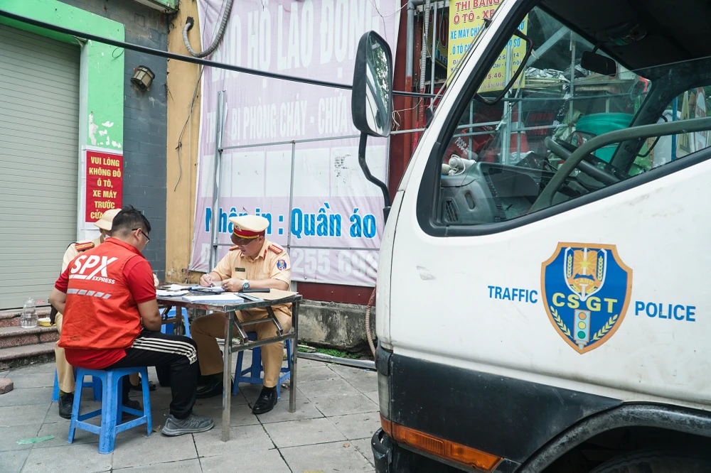 xu-ly-vi-pham-giao-thong (5).JPG