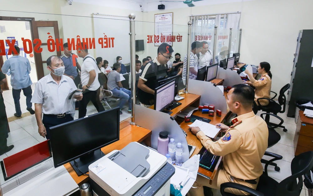 Thuận tiện trong đăng ký xe ô tô qua cổng dịch vụ công