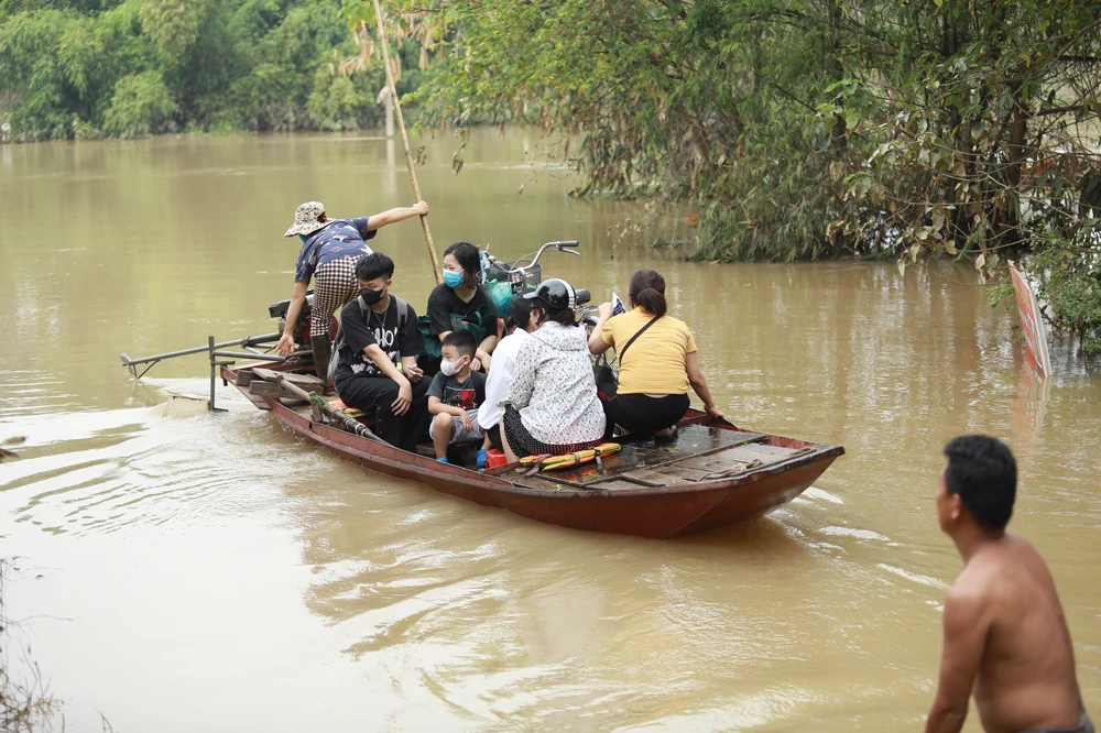 nuoc-song-hong (4).jpg