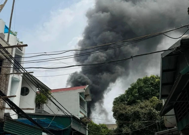 Cháy nhà dân ở Hà Nội