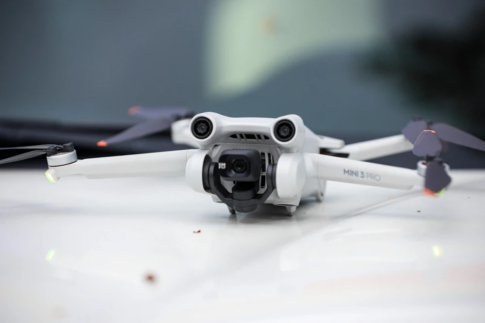 Flycam là một thiết bị không người lái được sử dụng để quay phim và chụp ảnh từ trên cao. Thiết bị này đã không còn trở nên xa lạ với nhiều người.