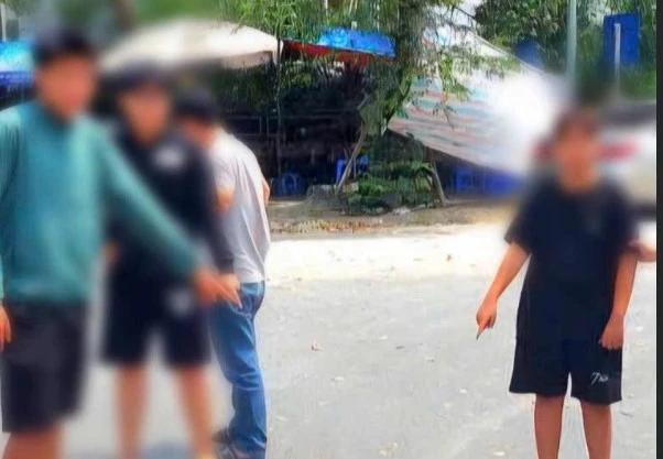 Nhóm thanh thiếu niên chặn đường ‘xin đểu’ học sinh cấp 2
