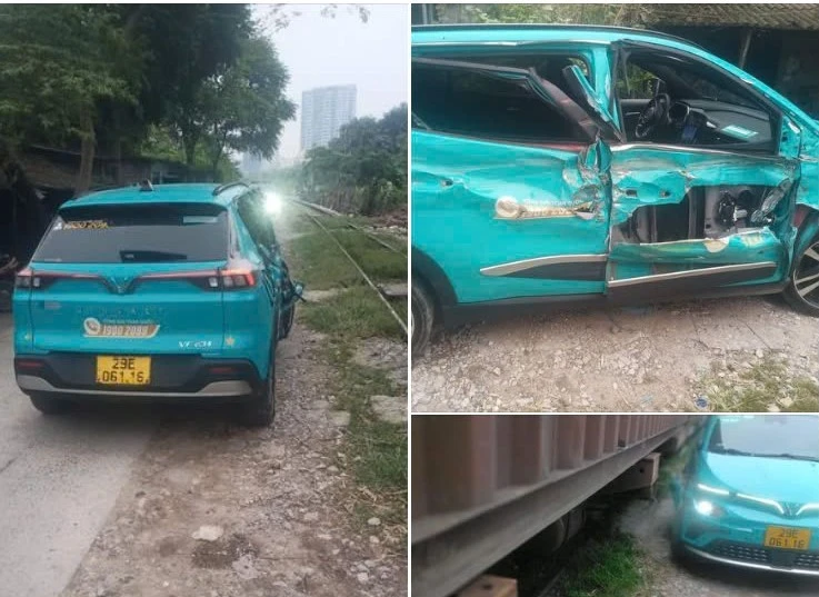 Xe taxi gặp sự cố ở sát đường ray, bị tàu hỏa tông trúng