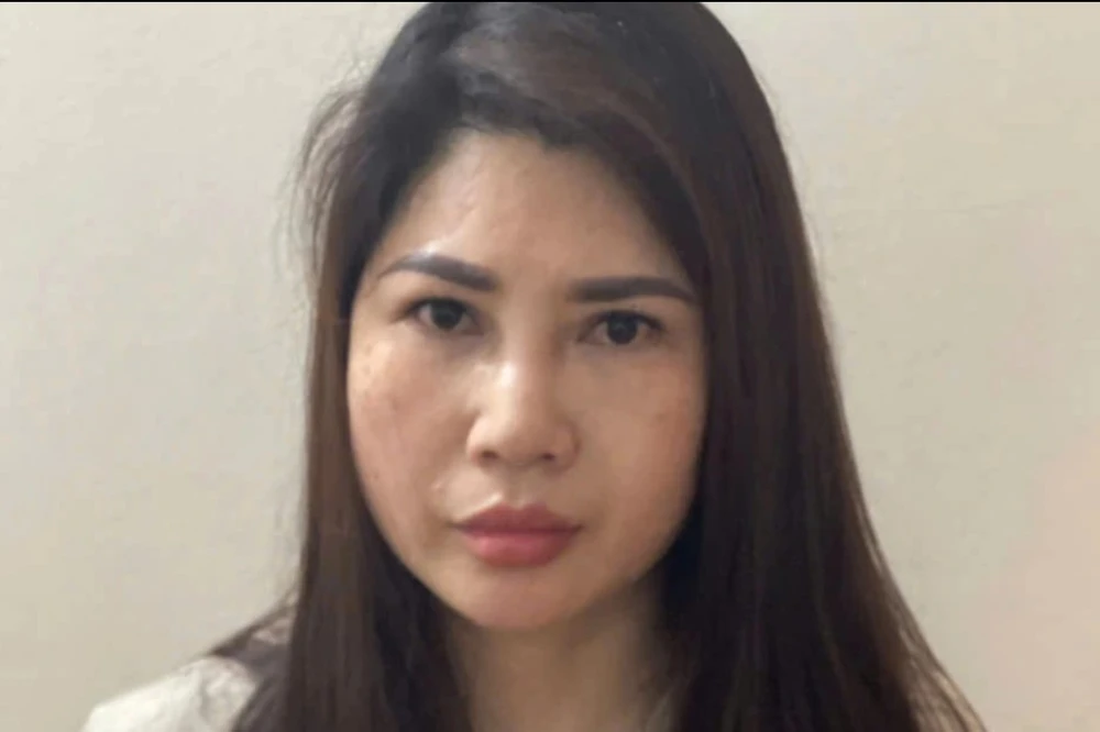 Một phụ nữ phẫu thuật thẩm mỹ để trốn truy nã suốt nhiều năm