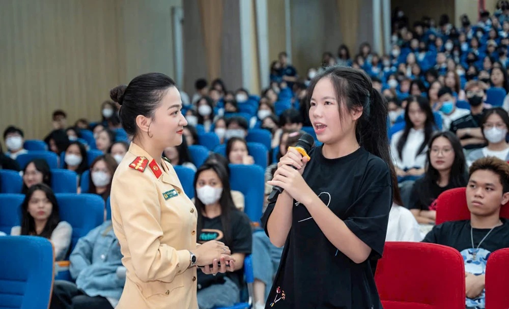 nu-csgt-hà-noi (85).jpg