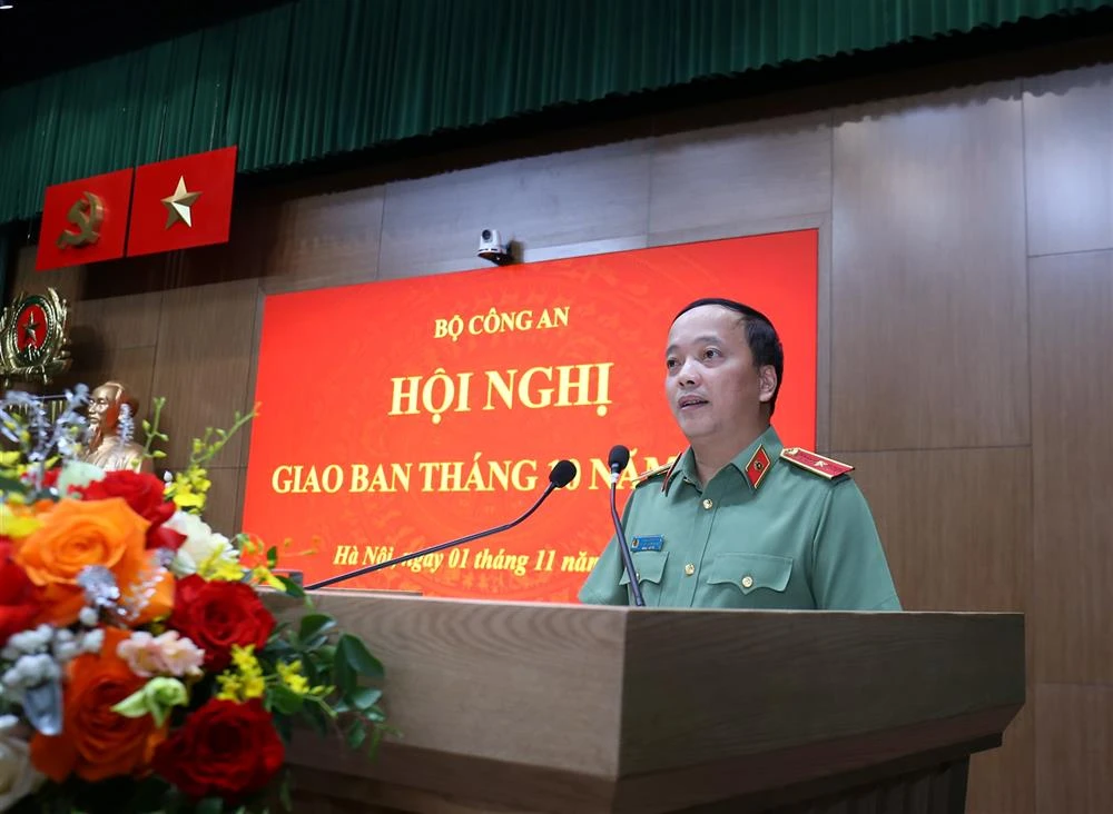 Thiếu tướng Đặng Hồng Đức, Chánh Văn phòng Bộ Công an thông tin tại Hội nghị. Ảnh CA