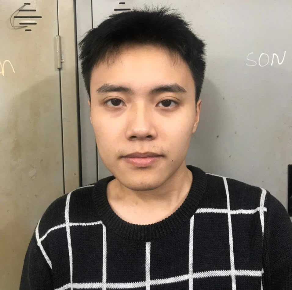 Đối tượng lấy 2 chiếc vợt Pickleball của người giao hàng rồi phóng xe bỏ chạy