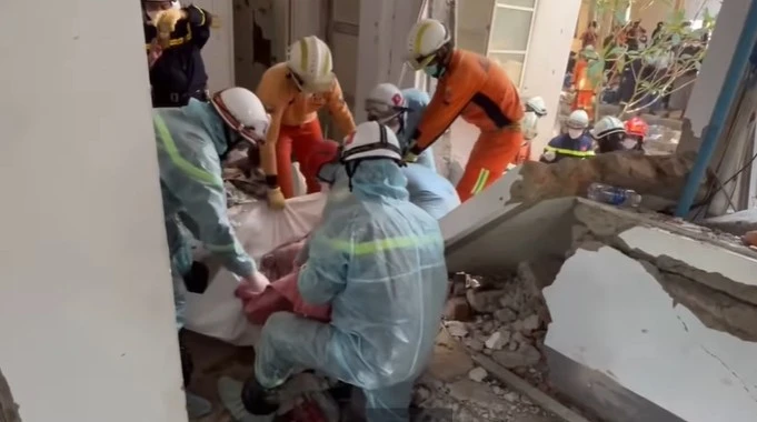 Đoàn cứu nạn Bộ Công an ở Myanmar tìm thấy thêm thi thể một cháu bé