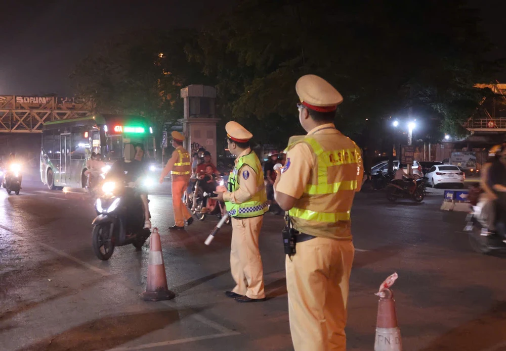 CSGT Hà Nội ứng trực 100% quân số dịp lễ 30-4 và 1-5 để bảo đảm trật tự an toàn giao thông.