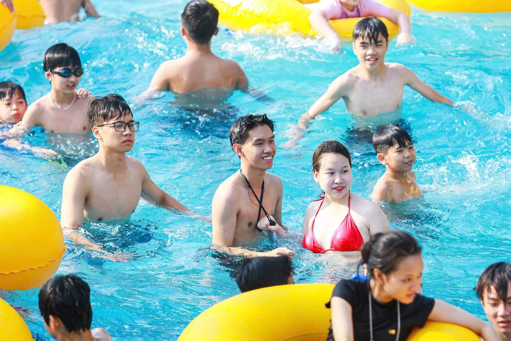 cong-vien-nuoc-ho-tay (1).jpg