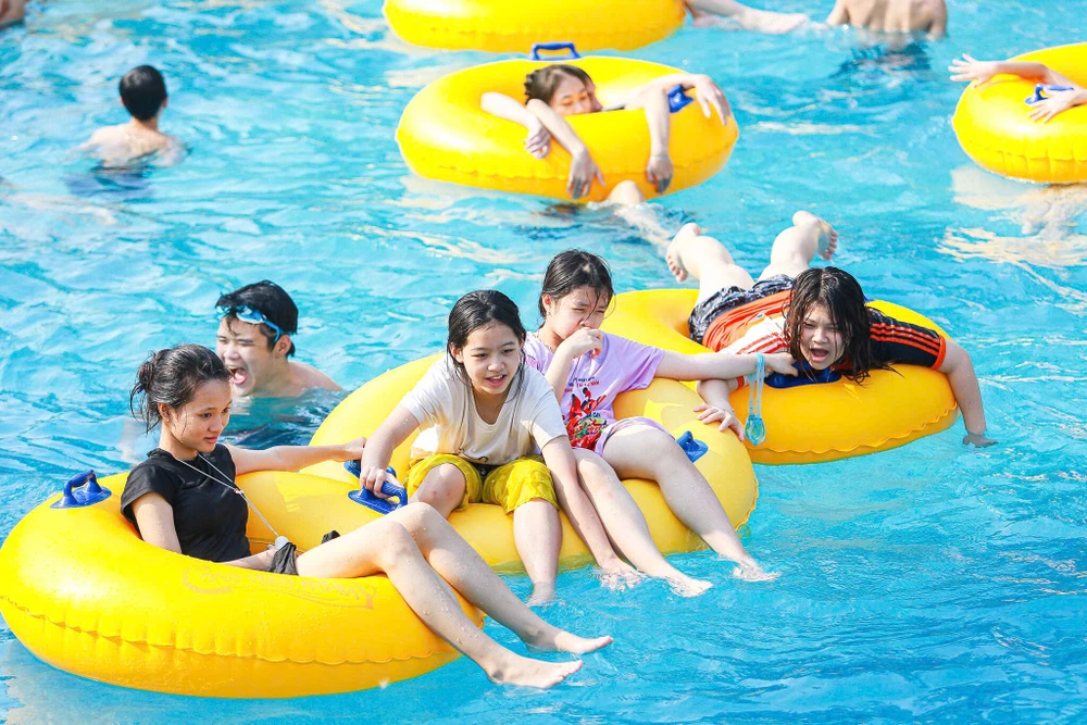 cong-vien-nuoc-ho-tay (2).jpg