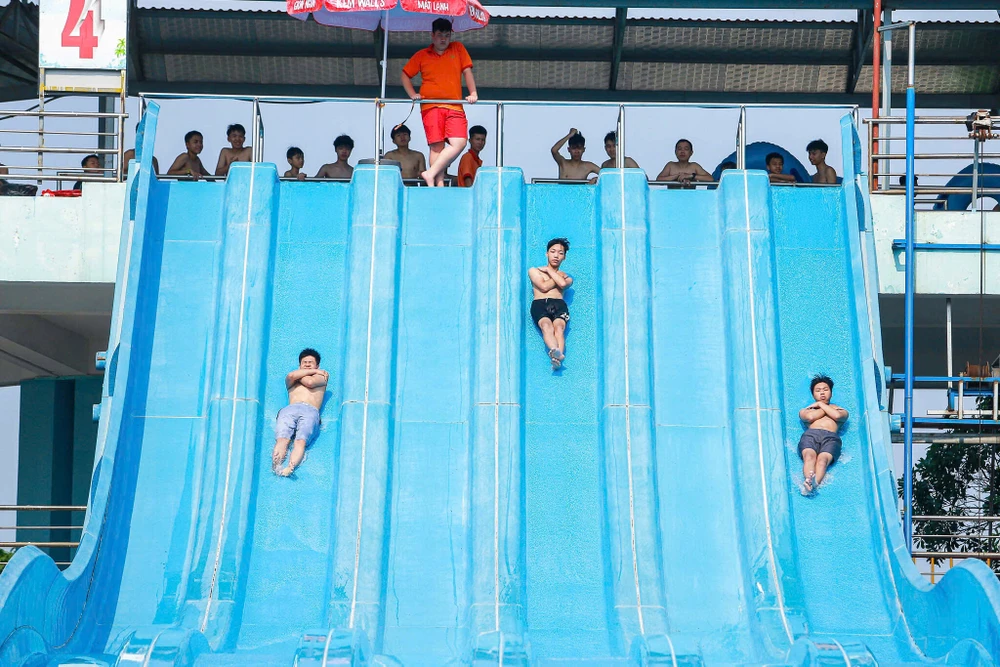 cong-vien-nuoc-ho-tay (3).jpg