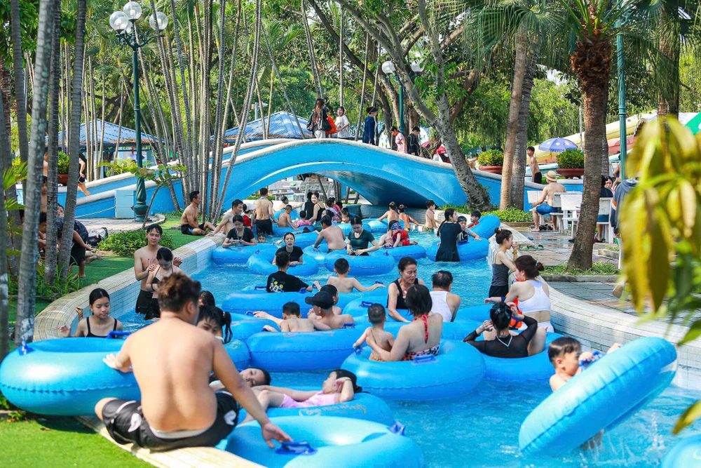 cong-vien-nuoc-ho-tay (5).jpg