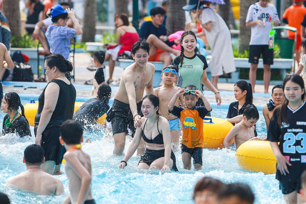 cong-vien-nuoc-ho-tay (9).jpg