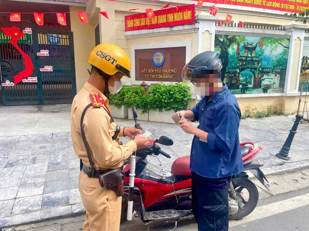 di-nguoc-chieu (8).jpg