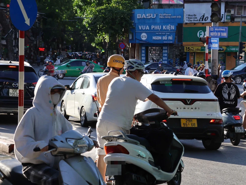 di-nguoc-chieu (3).jpg