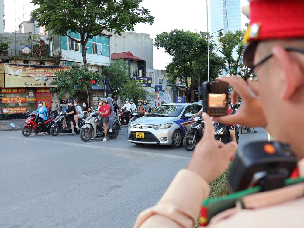 di-nguoc-chieu (6).jpg