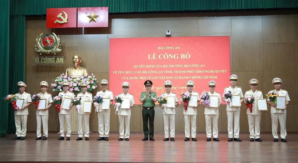 cong-an-34-dia-phuong (2).jpg