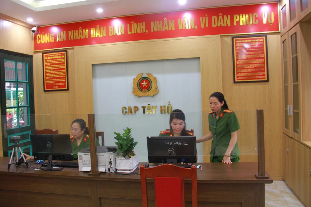 chinh-quyen-2-cap (9).jpg