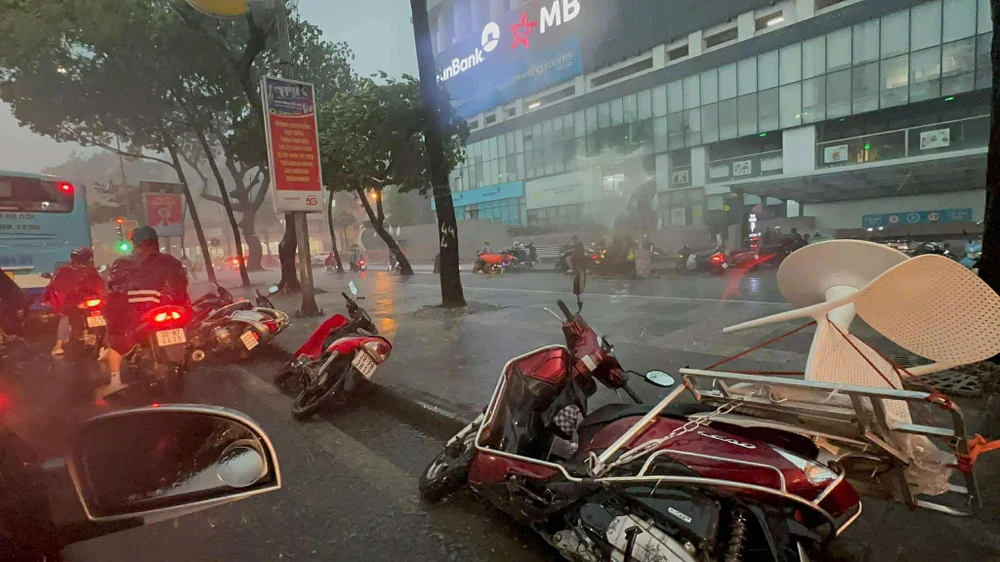 con-mua-giong (4).jpg