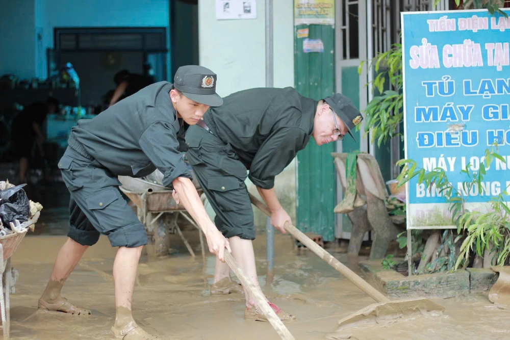 canh-sat-co-dong (22).jpg