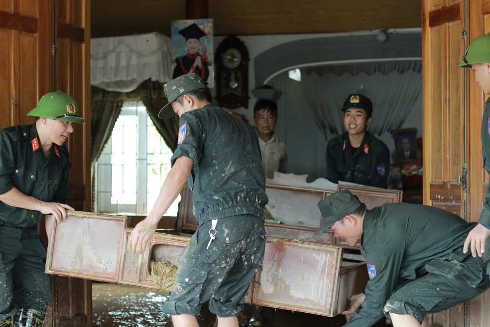 canh-sat-co-dong (6).jpg