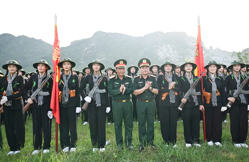 Lãnh đạo Tổng cục Chính trị kiểm tra khối diễu binh, diễu hành làm nhiệm vụ A80