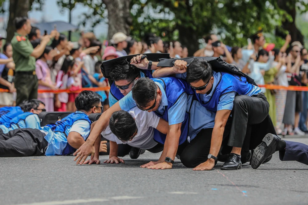 canh-sat-dac-nhiem (18).jpg