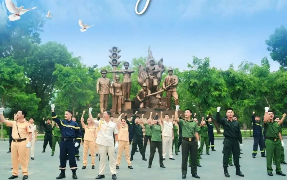 MV mang theo niềm tự hào, trách nhiệm và tinh thần tận tụy vì Nhân dân phục vụ của Công an Hà Nội.