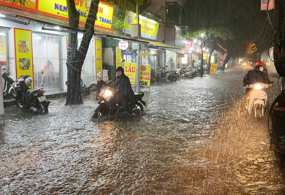 tran-mua-lon (3).jpg