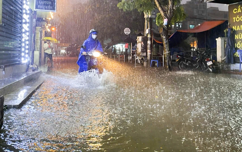 tran-mua-lon (4).jpg