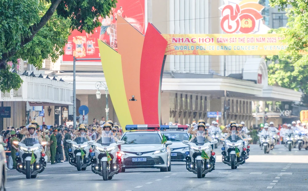 NHAC-HOI-CANH-SAT-THE-GIOI (18).jpg