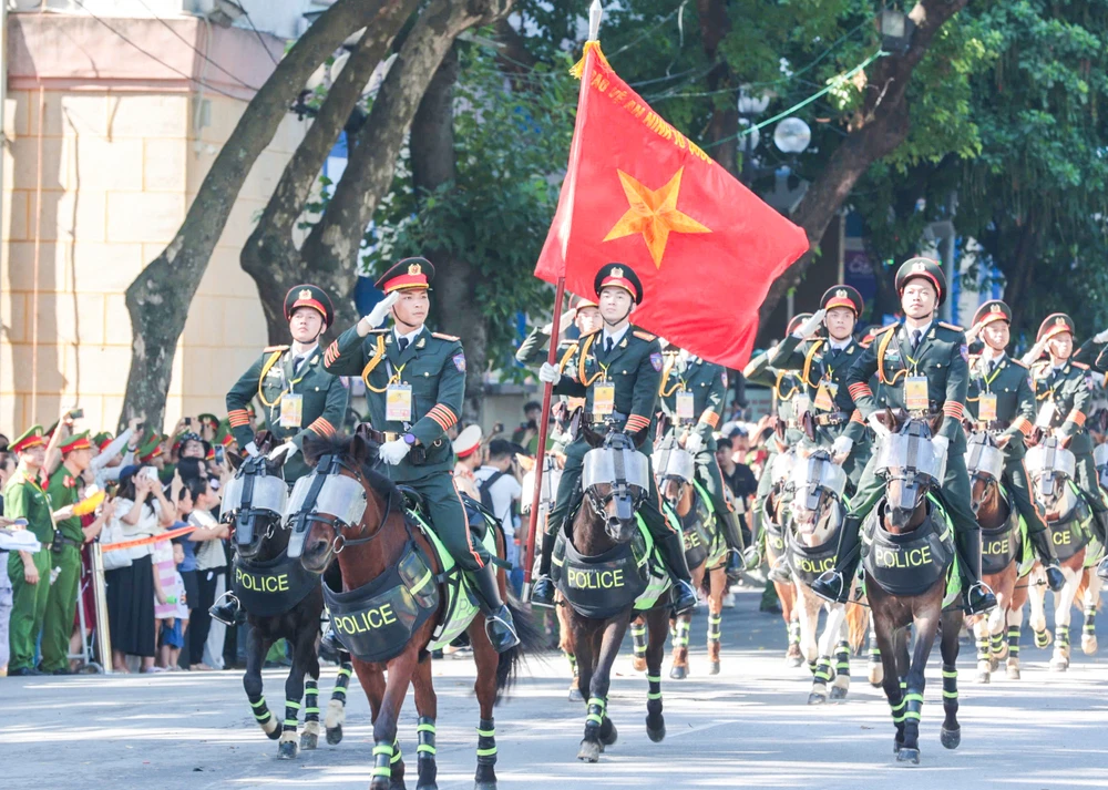 NHAC-HOI-CANH-SAT-THE-GIOI (3).jpg