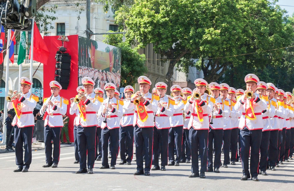 NHAC-HOI-CANH-SAT-THE-GIOI (4).jpg